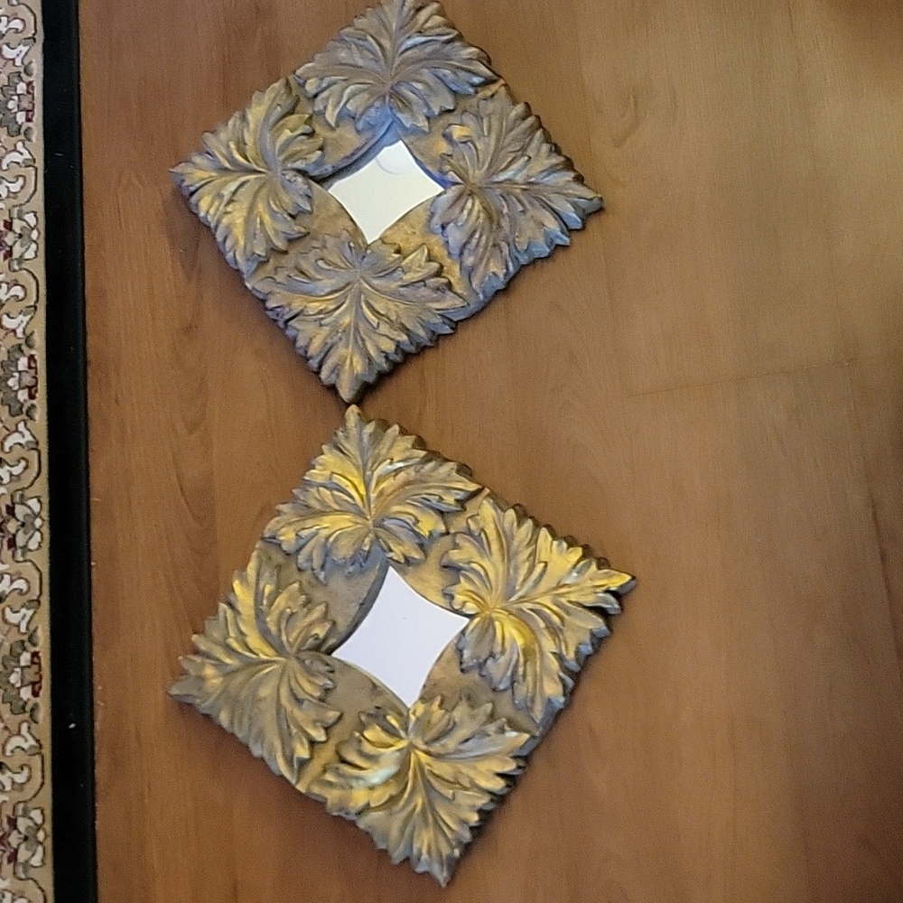 Gold Leaf Corners 3D set of 2 wall mirrors 12"x12"x1"  Very good used condition